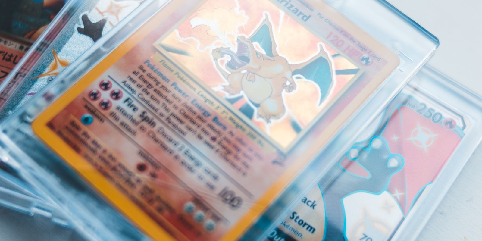 Pokémon-Karten in Schutzhüllen